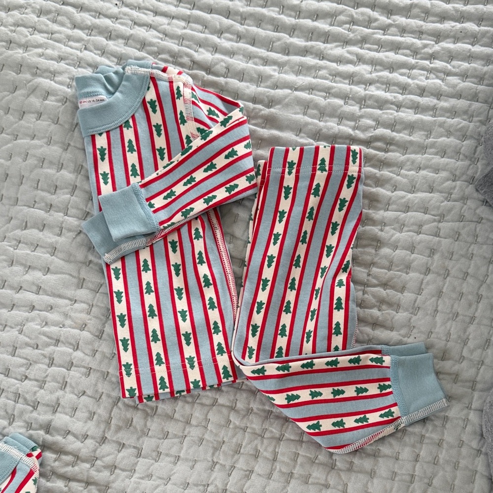 Hanna Andersson Christmas Pajamas - Tree Ribbons on Blue